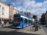 Rostock Straßenbahnlinie 5 mit Niederflurgelenkwagen 655 am Lange Straße (2015)