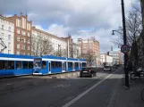 Rostock Straßenbahnlinie 5 mit Niederflurgelenkwagen 665 auf Lange Straße (2015)