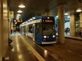 Rostock Straßenbahnlinie 5 mit Niederflurgelenkwagen 674 am Hauptbahnhof (2010)