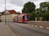 Rostock Straßenbahnlinie 5 mit Niederflurgelenkwagen 676 auf Leibnizplatz (2010)