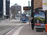 Rostock Straßenbahnlinie 6 mit Niederflurgelenkwagen 663 am Steintor IHK (2015)