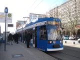 Rostock Straßenbahnlinie 6 mit Niederflurgelenkwagen 664 am Lange Straße (2015)