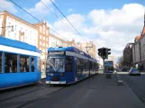 Rostock Straßenbahnlinie 6 mit Niederflurgelenkwagen 664 auf Lange Straße (2015)