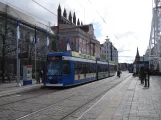 Rostock Zusätzliche Linie 2 mit Niederflurgelenkwagen 667 am Neuer Markt (2015)