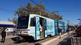 Sacramento Straßenbahnlinie Gelb mit Gelenkwagen 228 am University / 65th St (2019)