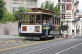 San Francisco Kabelstraßenbahn Powell-Hyde mit Kabelstraßenbahn 27 auf Market & 5th (2010)