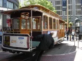 San Francisco Kabelstraßenbahn Powell-Hyde mit Kabelstraßenbahn 28 am Market & Powell (2009)