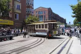 San Francisco Kabelstraßenbahn Powell-Mason mit Kabelstraßenbahn 11, Seitenansicht Taylor & Bay (2010)