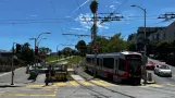 San Francisco Straßenbahnlinie J Church mit Gelenkwagen 2071 am Church & 18th (2024)