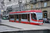 Sankt Petersburg Straßenbahnlinie 6 mit Triebwagen 3709 am Vvedenskaya St (2018)