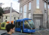 Santa Cruz de Tenerife Straßenbahnlinie 1 mit Niederflurgelenkwagen 15 am Tetro Guimera (2017)