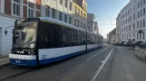 Schwerin Niederflurgelenkwagen 811 auf Goethestraße (2025)