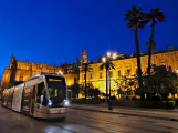 Sevilla Straßenbahnlinie T1 mit Niederflurgelenkwagen 301 auf Calle San Fernando (2023)