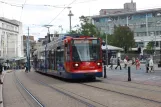 Sheffield Niederflurgelenkwagen 124 auf Castle Square (2011)