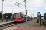 Sheffield Straßenbahnlinie Blau mit Niederflurgelenkwagen 101 am Halfway (2011)