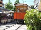 Sóller Straßenbahnlinie mit Offen Beiwagen 8 auf Plaça de sa Constitució (2013)