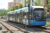 Stockholm Straßenbahnlinie 30 Tvärbanan mit Niederflurgelenkwagen 406 am Sickla udde (2009)