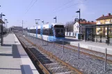 Stockholm Straßenbahnlinie 30 Tvärbanan mit Niederflurgelenkwagen 408 am Årstafältet (2003)