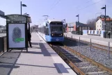 Stockholm Straßenbahnlinie 30 Tvärbanan mit Niederflurgelenkwagen 416 am Årstafältet (2003)