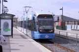 Stockholm Straßenbahnlinie 30 Tvärbanan mit Niederflurgelenkwagen 420 am Årstaberg (2003)