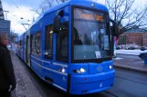 Stockholm Straßenbahnlinie 7S Spårväg City mit Niederflurgelenkwagen 4 am Nybroplan (2012)