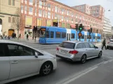 Stockholm Straßenbahnlinie 7S Spårväg City mit Niederflurgelenkwagen 4 auf Hamngaten (2019)