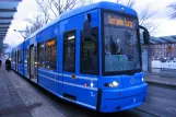 Stockholm Straßenbahnlinie 7S Spårväg City mit Niederflurgelenkwagen 5 am Nybroplan (2012)