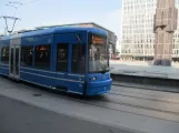 Stockholm Straßenbahnlinie 7S Spårväg City mit Niederflurgelenkwagen 5 auf Sergels Torv (2019)