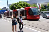 Sydney Stadtbahn Linie L1 mit Niederflurgelenkwagen 2116 am Paddy's Markets (2014)