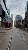 Toronto Niederflurgelenkwagen 4582 auf King St West at Bay St West Side (2024)