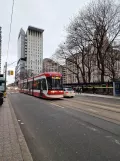 Toronto Straßenbahnlinie 505 Dundas mit Niederflurgelenkwagen 4492 auf Dundas St E (2023)