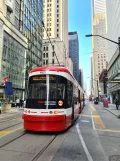 Toronto Zusätzliche Linie 508 Lake Shore mit Niederflurgelenkwagen 4431 auf Dundas St E (2022)