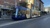 Tucson Sun Link mit Niederflurgelenkwagen 105 auf North Park Avenue (2024)