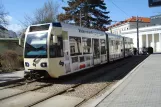 Wien Regionallinie 515 - Badner Bahn mit Niederflurgelenkwagen 407 am Baden Josefplatz (2010)