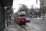 Wien Straßenbahnlinie 2 mit Gelenkwagen 4538 am Burgring (2013)