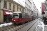 Wien Straßenbahnlinie 2 mit Gelenkwagen 4814 auf Josefstädter Straße (2013)