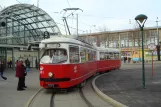 Wien Straßenbahnlinie 9 mit Gelenkwagen 4861 am Westbahnhof (2010)