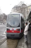 Wien Straßenbahnlinie D mit Niederflurgelenkwagen 612 am Schottentor (2013)