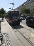 Wien Veranstaltungslinie U2Z mit Niederflurgelenkwagen 652 auf Karlsplatz (2023)