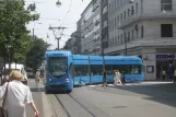 Zagreb Straßenbahnlinie 11 mit Niederflurgelenkwagen 2215 auf Jurišićeva ulica (2008)