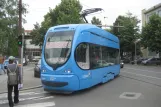 Zagreb Straßenbahnlinie 12 mit Niederflurgelenkwagen 2266 auf Tratinska ulica (2008)