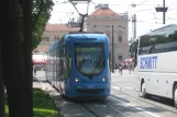 Zagreb Straßenbahnlinie 6 mit Niederflurgelenkwagen 2239 nahe bei Glavni Kolodvor (2008)