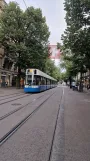 Zürich Straßenbahnlinie 13 mit Niederflurgelenkwagen 4033 am Rennweg (2024)