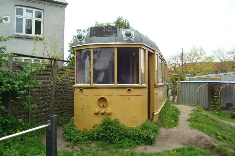 Aarhus Triebwagen 9 hinter Tirsdalens Kindergarten (2012)