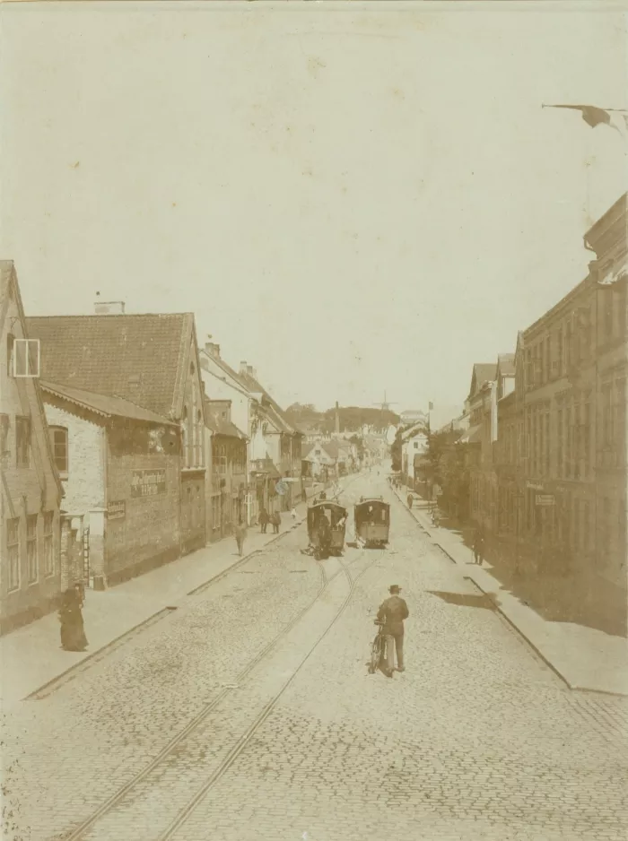 Archivfoto: Flensburg Pferdebahnlinie mit Pferdebahnwagen 6nah Heiligengeistgang (1900)