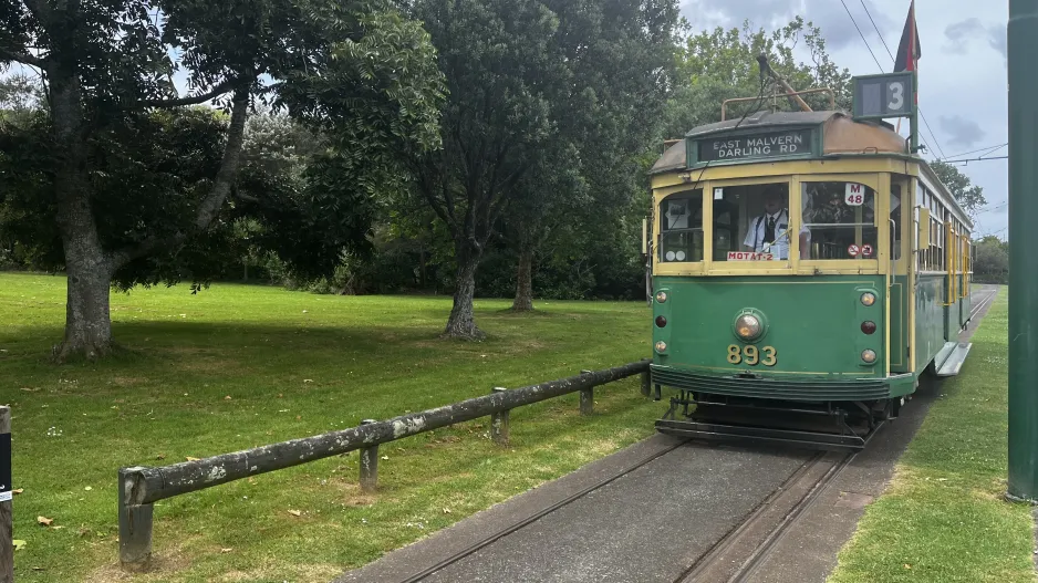 Auckland Museumslinie mit Triebwagen 893 am Motions Road (2024)