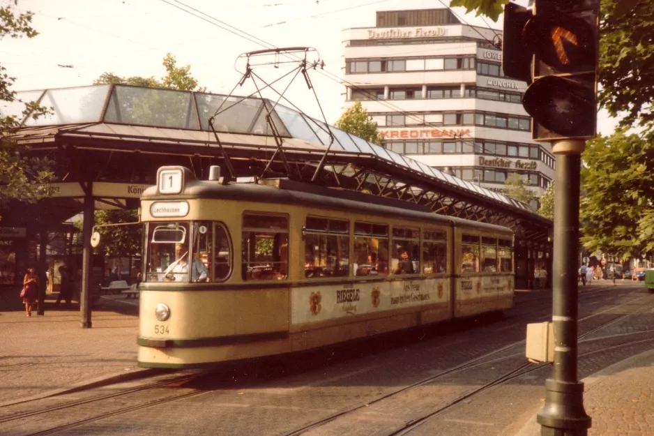 Augsburg Straßenbahnlinie 1 mit Gelenkwagen 534 am Königsplatz (1982)