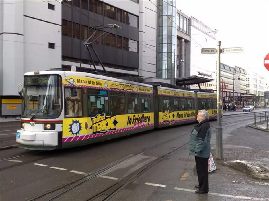 Augsburg Straßenbahnlinie 3 mit Gelenkwagen 606nah Königsplatz (2010)