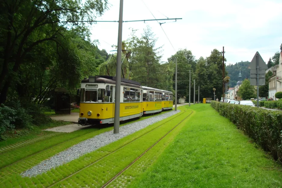 Bad Schandau Kirnitzschtal 241 mit Triebwagen 4 am Kurpark (2011)