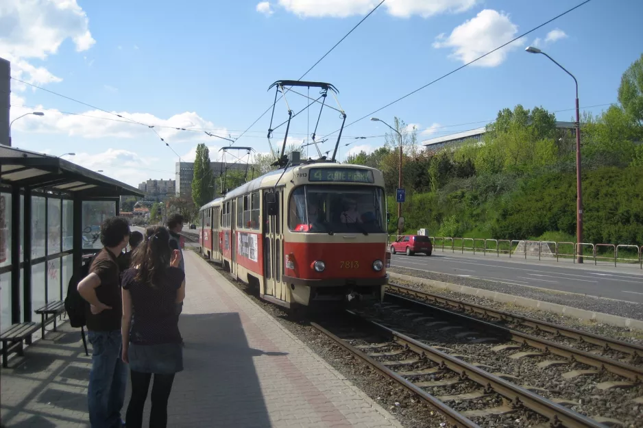 Bratislava Straßenbahnlinie 4 mit Triebwagen 7813 am Botanická záhrada (2008)